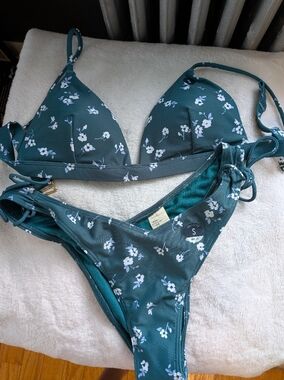 Hollister Teal Floral Bikini Top NWT